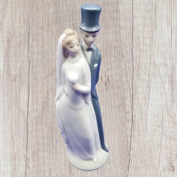 Lladro Vtg  Porcelain Bride & Groom Figurine Statue Cake Topper - Picture 1 of 8